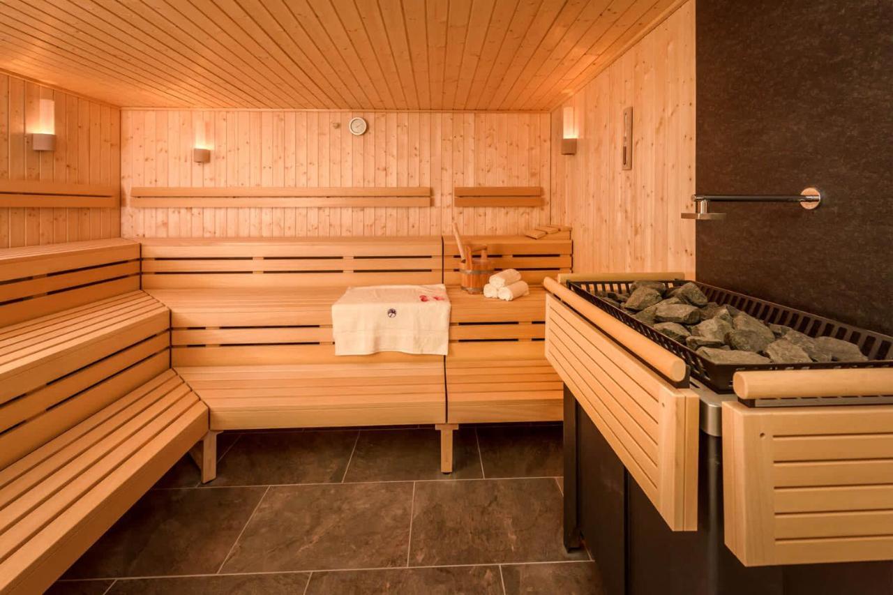Spacious Primrose Lodge For 6 With Hot Tub At A Spa Resort Chudleigh ภายนอก รูปภาพ