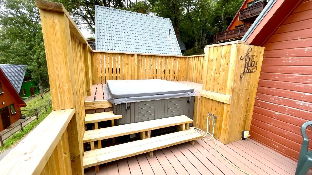 Spacious Primrose Lodge For 6 With Hot Tub At A Spa Resort Chudleigh ภายนอก รูปภาพ