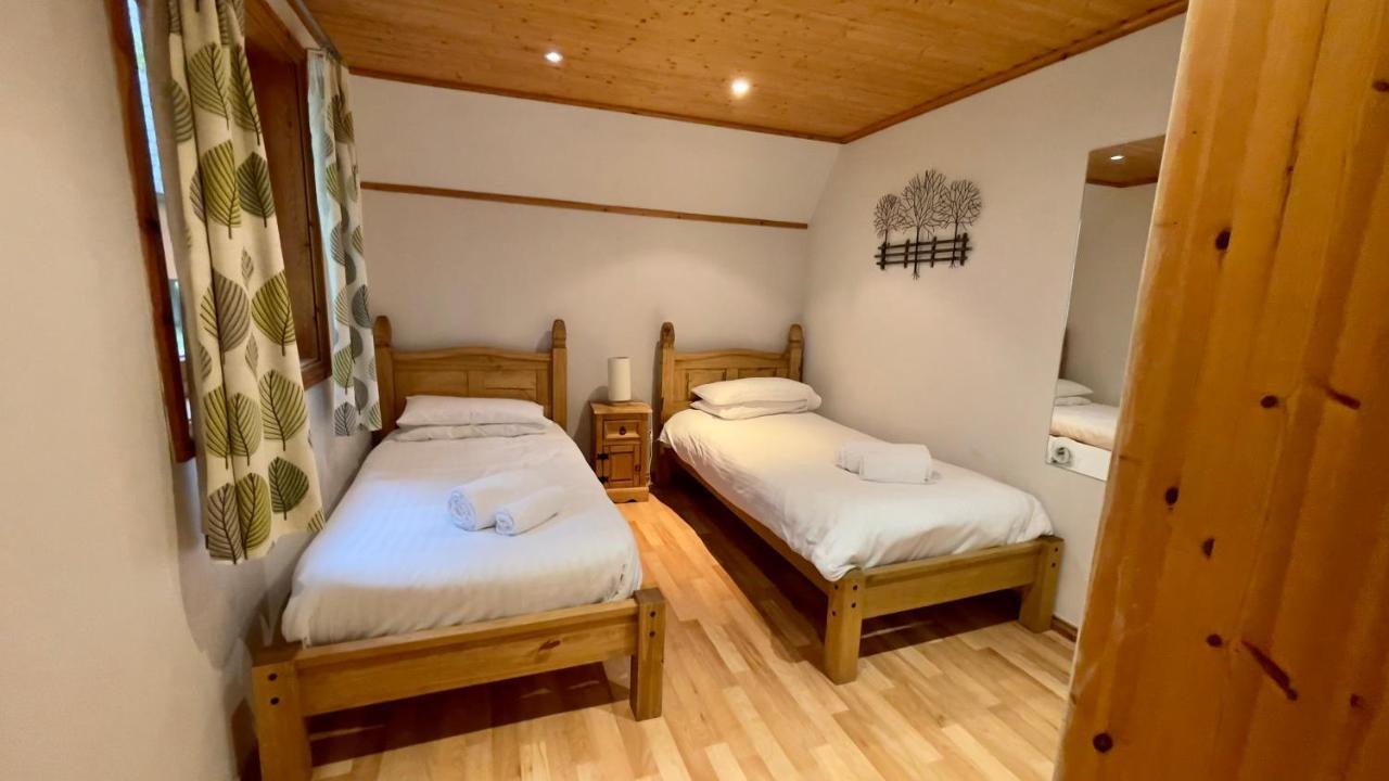 Spacious Primrose Lodge For 6 With Hot Tub At A Spa Resort Chudleigh ภายนอก รูปภาพ